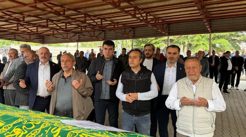 Derin dondurucuda parçalanmış cesedi bulunmuştu; toprağa verildi