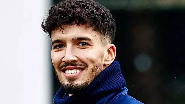 Altay Bayındır Türkiye'ye geri dönüyor! Fenerbahçe'nin ezeli rakibiyle el sıkıştı