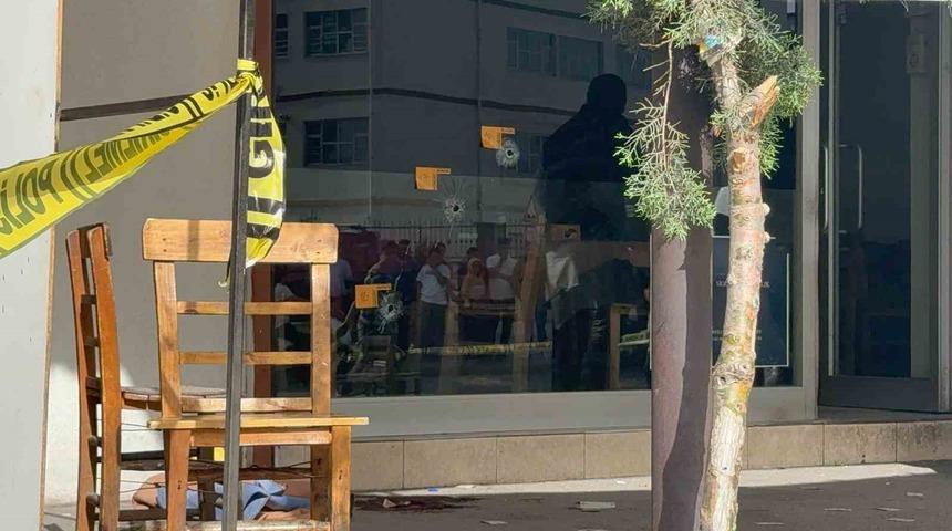 Gaziantep'te kıraathanenin önünde oturan gence kanlı infaz