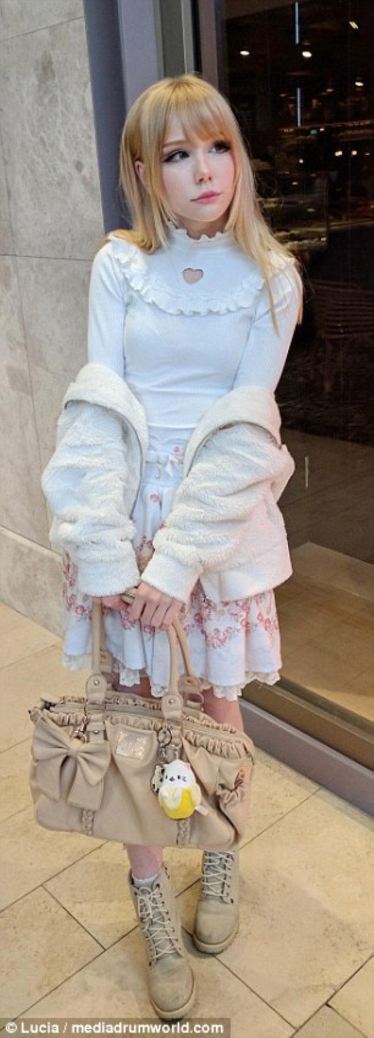 Gündüzleri bakıcı, geceleri oyuncak bebek G1