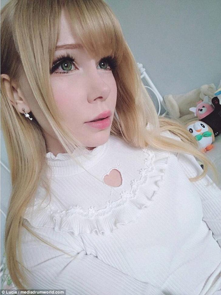 Gündüzleri bakıcı, geceleri oyuncak bebek G4