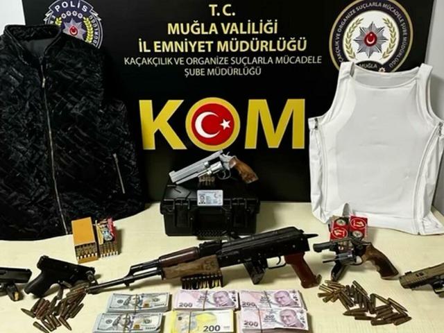 Aranan şüphelilere villada operasyon