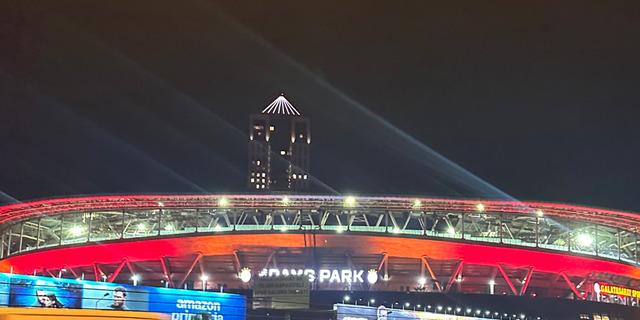 Galatasaray stadında gece yarısı ilginç görüntüler! Taraftarlar kameralarını sarılıp videoya çekti