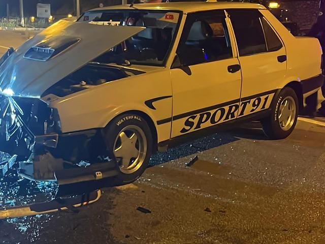 Karabük'te iki otomobil çarpıştı: 4 yaralı