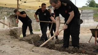 Kazmayı bu sefer ateş savaşçıları vurdu