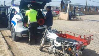 Motosikleti üzerine yatarak sürmüştü, yediği ceza motosikletin parasını geçti