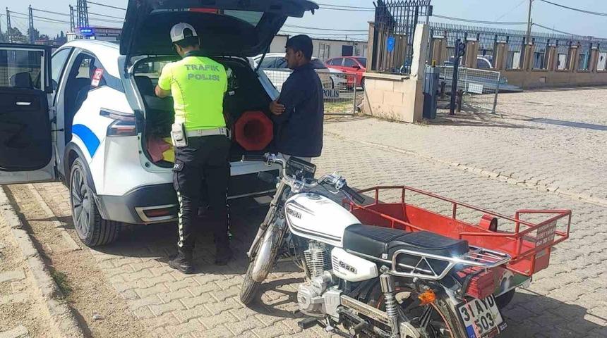 Motosikleti üzerine yatarak sürmüştü, yediği ceza motosikletin parasını geçti