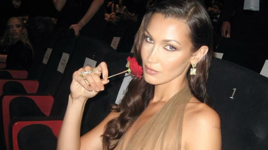 Bella Hadid'in sütyensiz giydiği şeffaf elbise Cannes'da ‘giyilmemesi gereken’ örnekler arasında