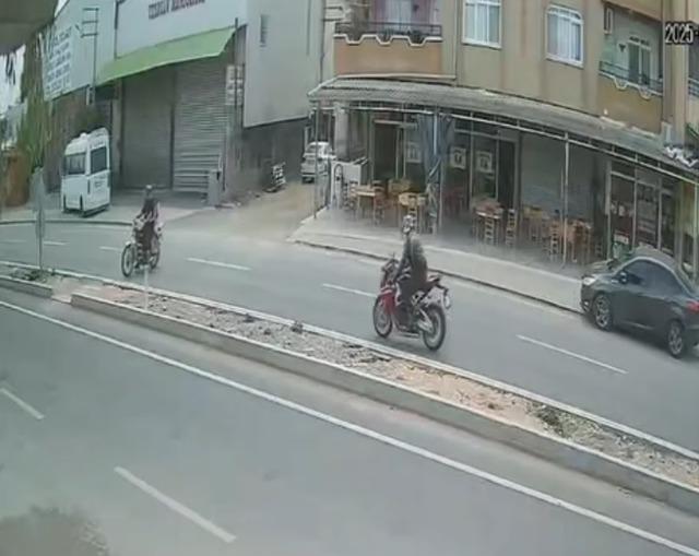 Metrelerce savrulan sürücüler ağır yaralandı