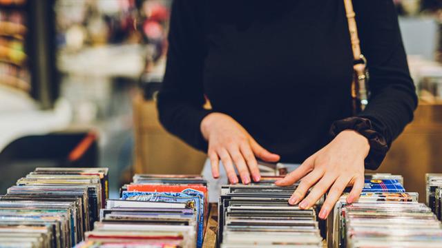 Tavan arasında servet kazandı! O DVD setleri yüzlerce sterlin ediyor...