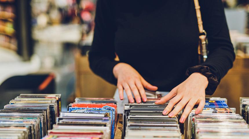 Tavan arasında servet kazandı! O DVD setleri yüzlerce sterlin ediyor...