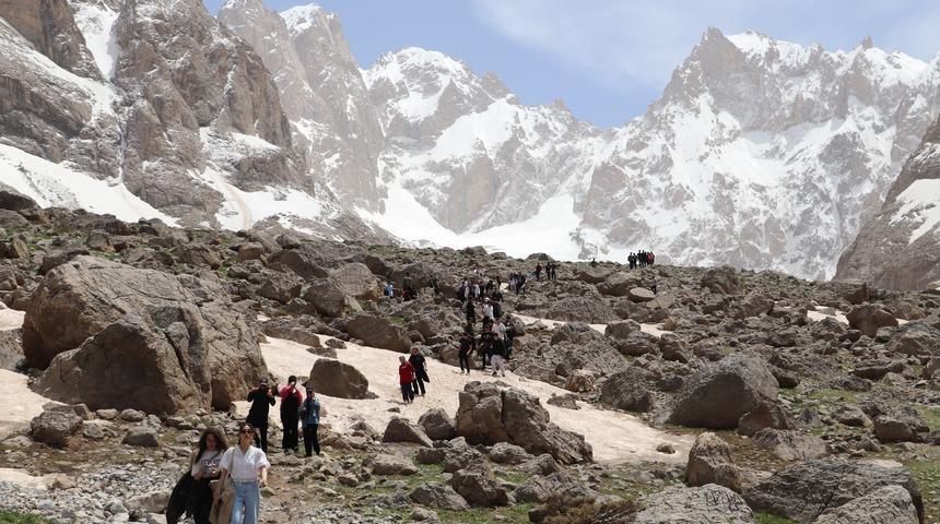 Hakkari'de öğrenciler doğa yürüyüşü yaptı