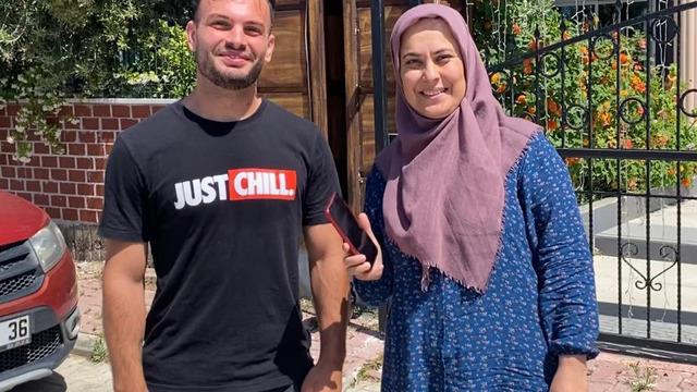 Antalya'da Moldovalı turistten takdir toplayan hareket