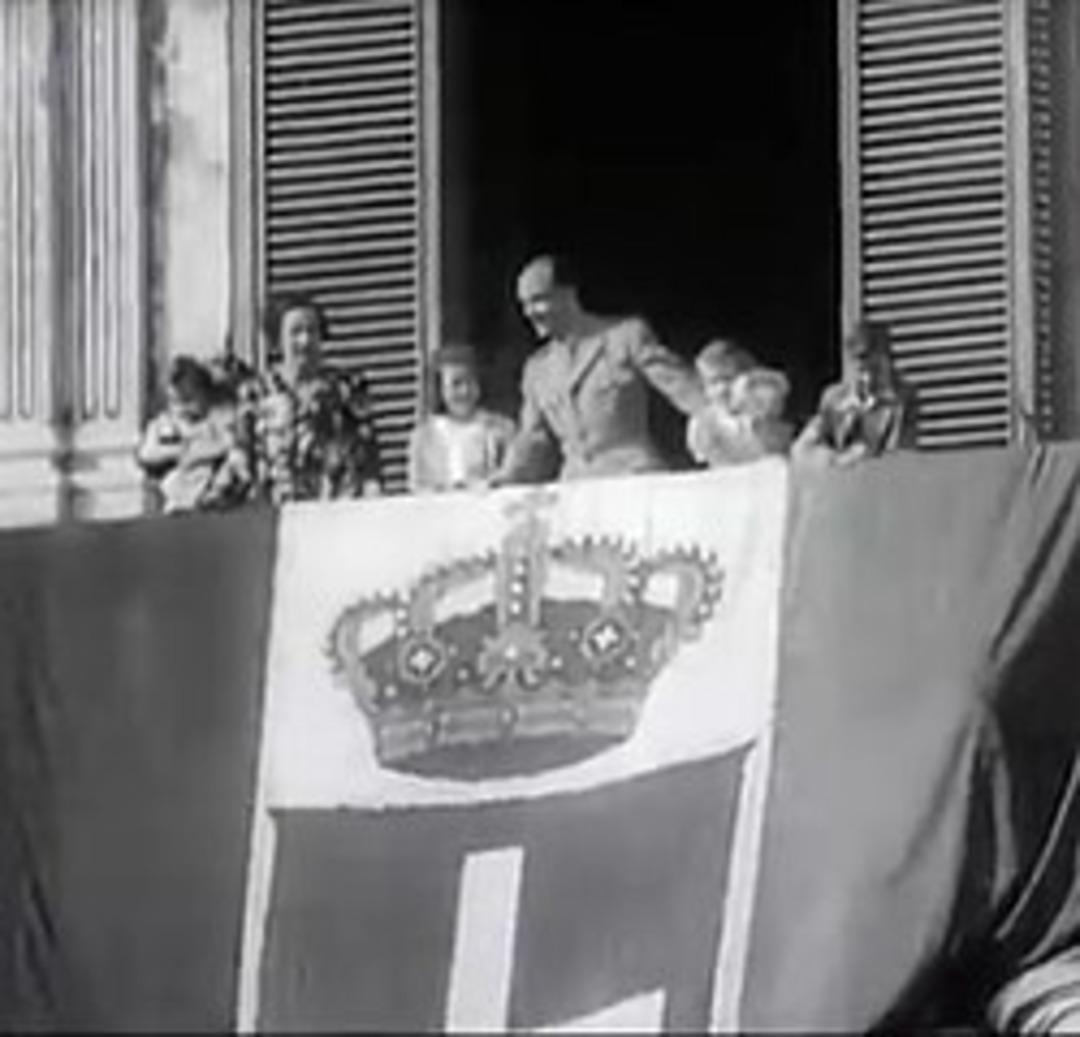 250px-King_Umberto_II_behind_of_the_Flag_of_Kingdom_of_Italy