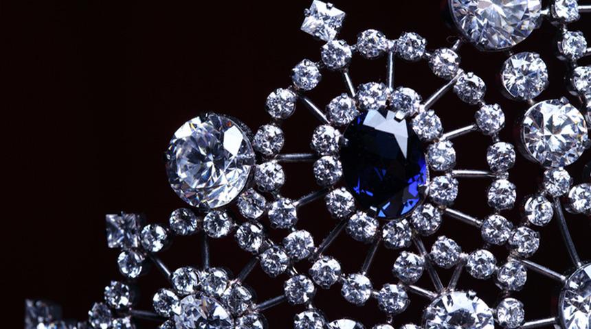 Değeri 300 milyon euro! Kralın torunları o mücevher için mahkemelik oldu...