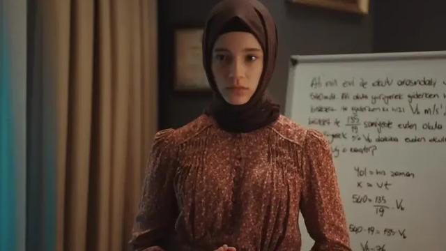 Kızıl Goncalar finali sonrası sessizliğe gömüldü! Mina Demirtaş'ın pozları mest etti