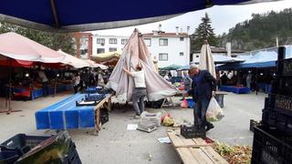 Aniden bastıran fırtına hayatı olumsuz etkiledi