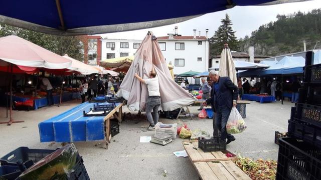 Aniden bastıran fırtına hayatı olumsuz etkiledi