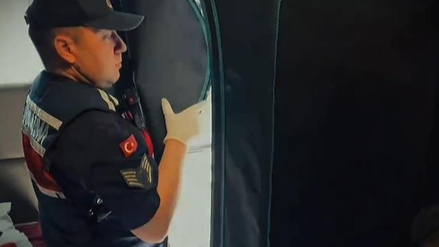 Gardırobu açtılar sera çıktı: 2 gözaltı