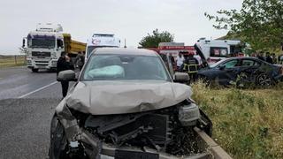 Diyarbakır'da otomobil ile kamyonet çarpıştı: 1 ölü, 3 yaralı