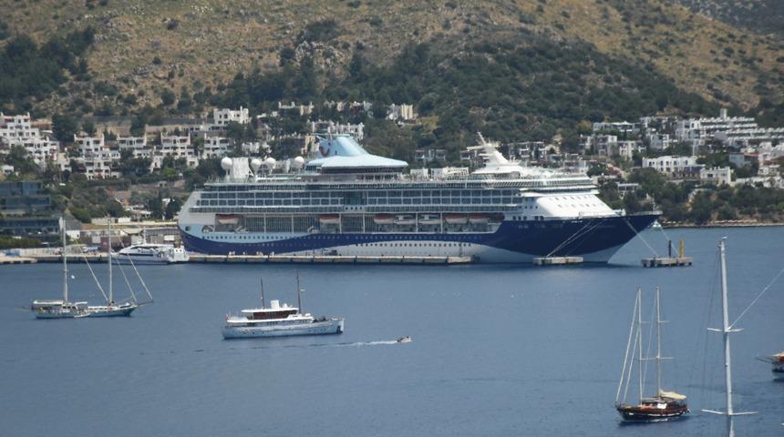 Bodrum'a "Marella Discovery 2" kruvaziyeriyle 1789 turist geldi
