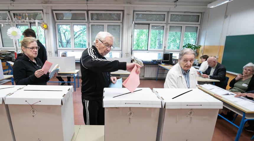 Hırvatistan'da halk yerel seçim için sandık başında