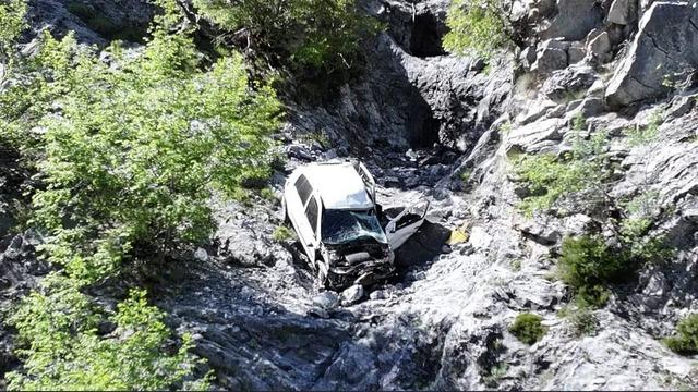 Antalya'da uçuruma devrilen otomobildeki 1 kişi hayatını kaybetti, 1 kişi yaralandı