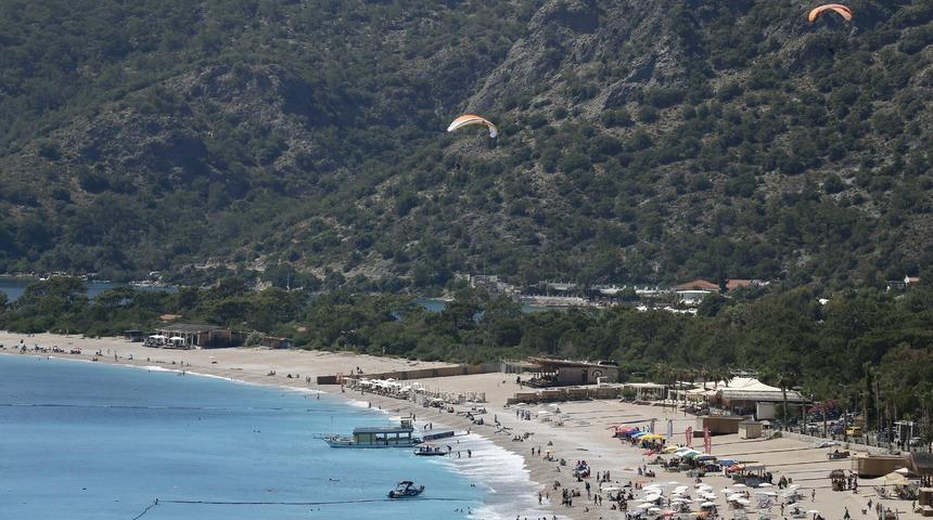 Fethiye ve Marmaris sahillerinde sıcak hava yoğunluğu