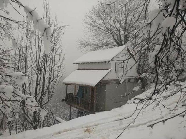 Akçakoca’da yüksek kesimlere kar düştü