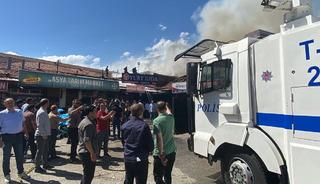 Erzincan'da yangın! Çok sayıda dükkan zara gördü