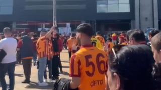 Galatasaraylı taraftarlar, şampiyonluk maçı için stada erken giriş yapmaya başladı