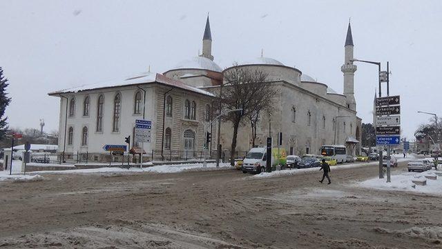 Edirne’de kar yağışı devam ediyor