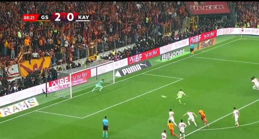 Galatasaray da Fernando Muslera penaltıdan gol attı! Şampiyonluk maçında unutulmayacak an 1