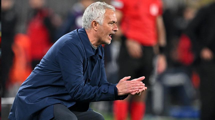 Jose Mourinho muhabire tepki gösterdi: 'İlk günden beri sorularınızın seviyesi aynı'