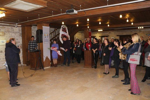 &rsquo;Esintiler&rsquo; resim sergisi Kuşadası&rsquo;nda a&ccedil;ıldı 2