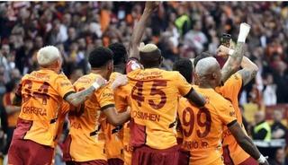 Ünlü isimler şampiyonluğu kutladı! 