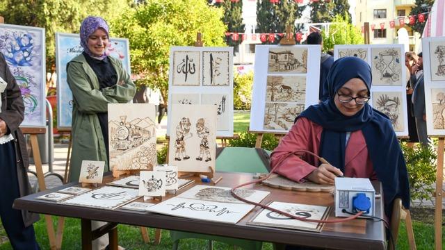 Balıkesir Gençliği, Gençlik ve Spor Festivalinde coşku ve enerjisini zirveye taşıdı