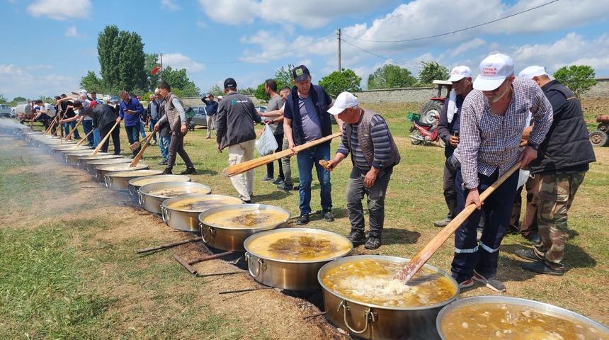 'Yamanlı Hayrı'nda 60 kazan keşkek dağıtıldı