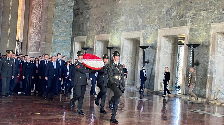 Bakan Bak'tan gençler ve sporcularla Anıtkabir'e ziyaret