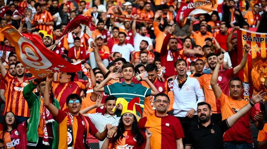 Yeni logo resmen görücüye çıktı! İlk kez görüldü... İşte Galatasaray'ın 5 yıldızlı yeni logosu! 