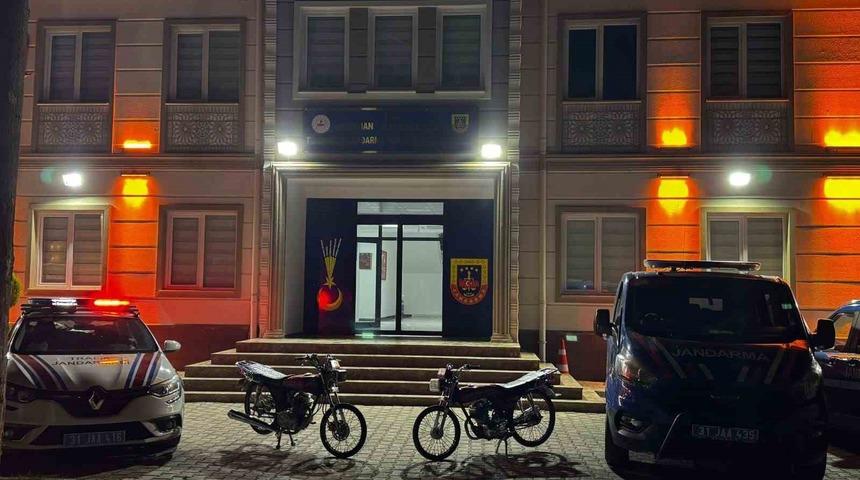 Yolu kapatarak ölümüne yarışan sürücülere 96 bin TL ceza