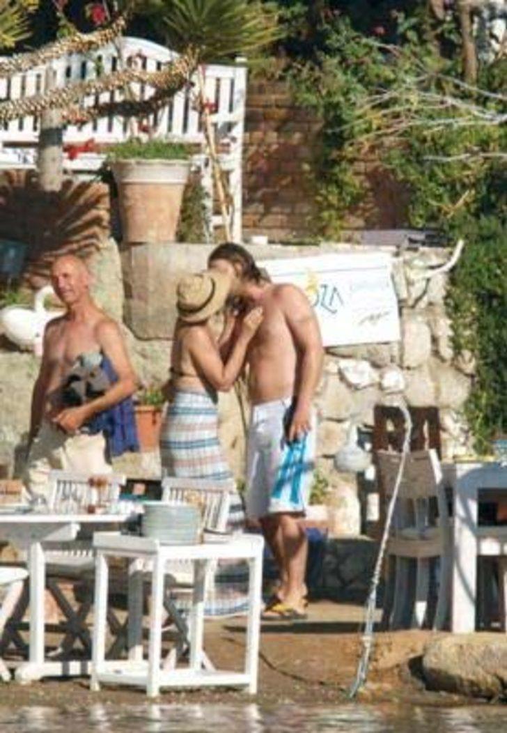 Adı Çağlayan Tuğal'dan Şevket Gözalan'a kadar birçok kişi ile aşk dedikodusuna karışan Meltem Cumbul'un adı Kıvanç Tatlıtuğ ile anıldı.