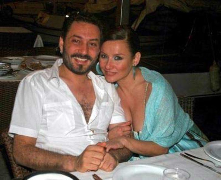 Adı Okan Bayülgen ile aşk dedikodularına karışan Deniz Seki, son olarak evli ve iki çocuk babası Hüsnü Şenlendirici ile aşk yaşadı.