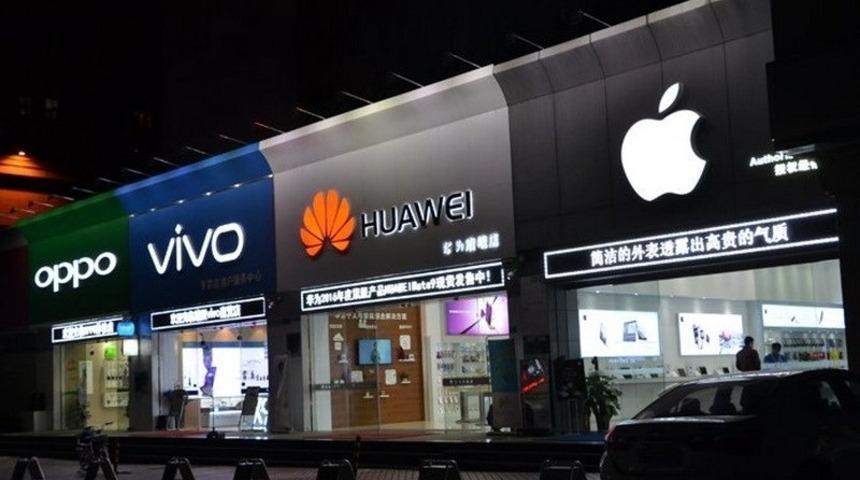 Akıllı telefon satışları d&uuml;şt&uuml;!