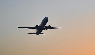 Uçağı 10 dakika kimse sürmedi: Pilot tuvalette yardımcı baygın...