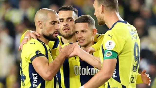 Şampiyonluk kaçtı, Fenerbahçeli yıldızın paylaşımı taraftarı çileden çıkardı!