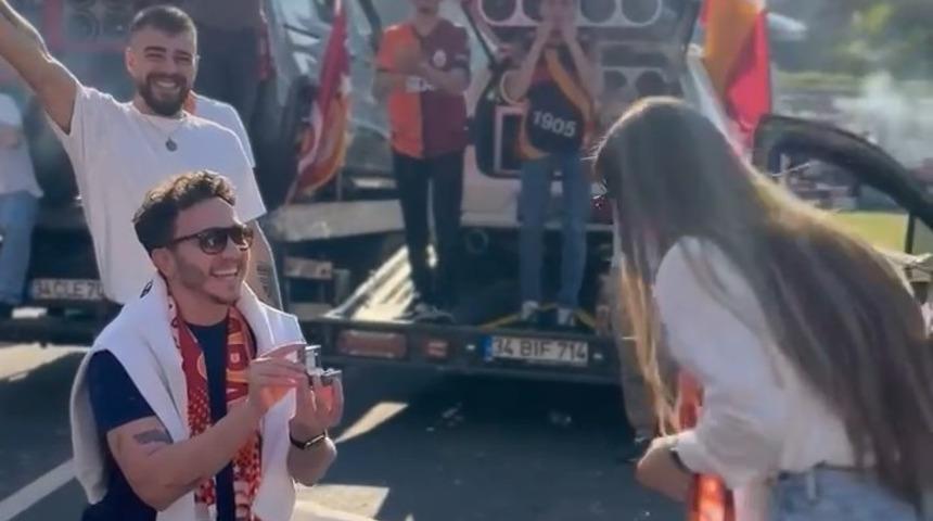 Şampiyonluk kutlamalarında evlilik teklifi