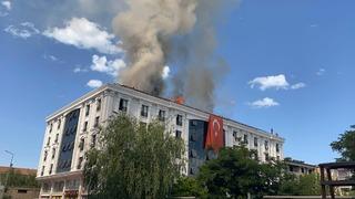 Öğrenci yurdunun çatısında çıkan yangın kontrol altına alındı