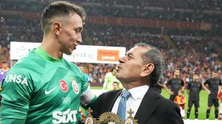 Galatasaray Başkanı Dursun Özbek resmen açıkladı: Muslera ülkesine dönmek istiyor, gitmekte çok ısrarcı