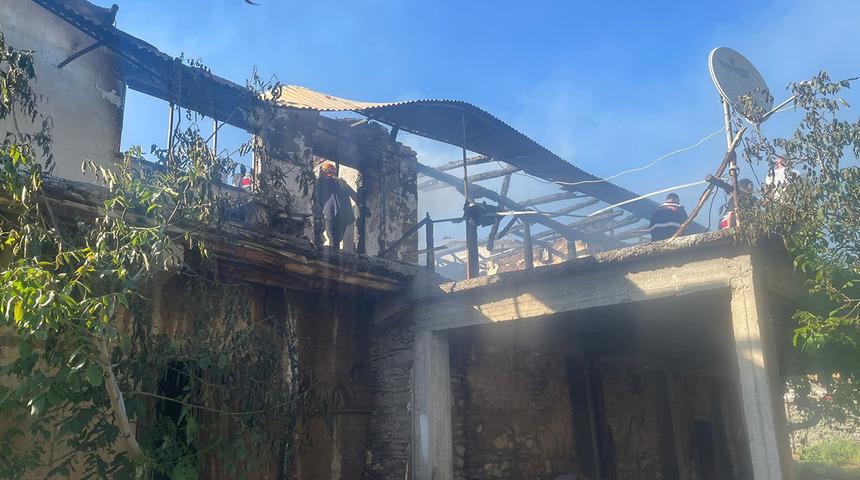  Evde çıkan yangında 92 yaşındaki adam hayatını kaybetti